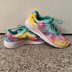 NEW never worn - Nike tie dyed tennis shoes
